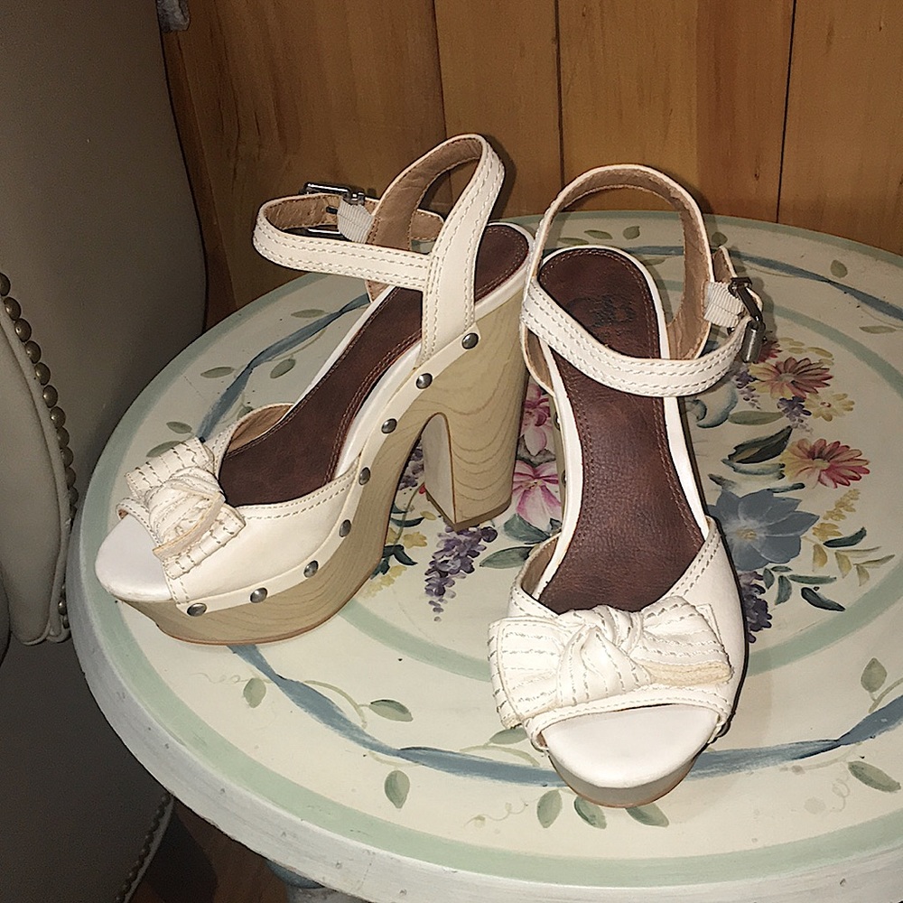**Like New** Gianni Bini Off White Platform Heels 6 1/2